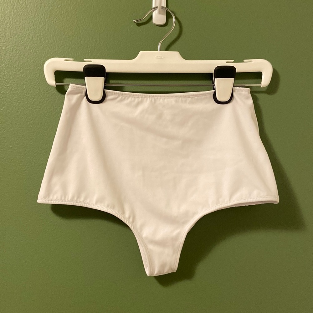 MAKARA WEAR - Highwaisted Boyshort Bikini Bottom white